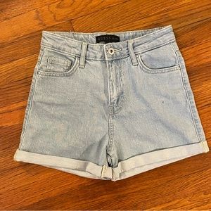 GUESS - 25 - Vintage - 90’s - 00’s - Y2K - light wash - cuff denim short